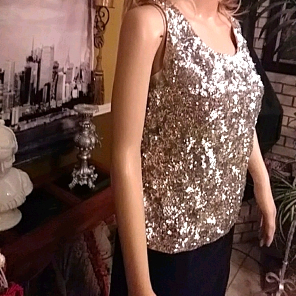SALE. VINTAGE sequin top - Picture 4 of 8